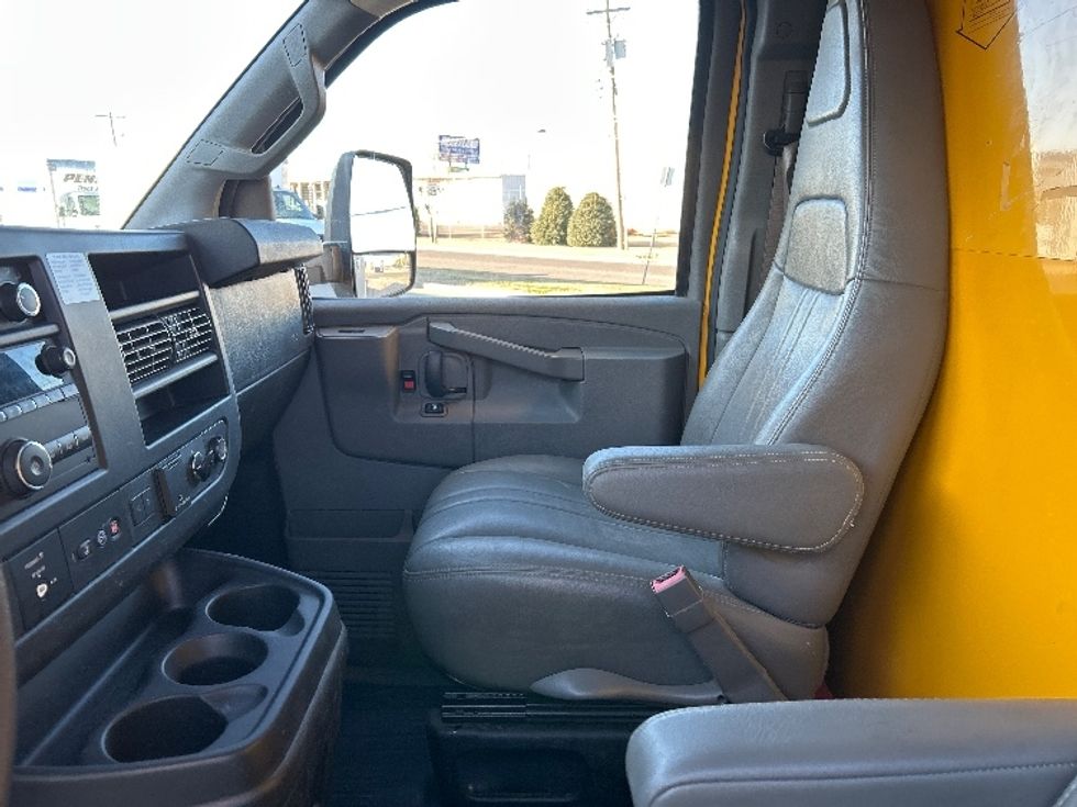 Light Duty Box Truck-Light and Medium Duty Trucks-GMC-2021-Savana G33903-Oklahoma City-OK-88,650\n\t\tmiles-$ 27,750 - Image 18