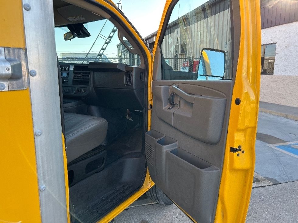 Light Duty Box Truck-Light and Medium Duty Trucks-GMC-2021-Savana G33903-Oklahoma City-OK-88,650\n\t\tmiles-$ 27,750 - Image 19