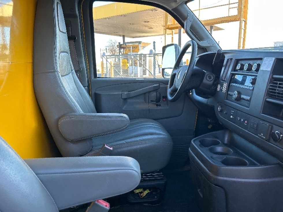 Light Duty Box Truck-Light and Medium Duty Trucks-GMC-2021-Savana G33903-Oklahoma City-OK-88,650\n\t\tmiles-$ 27,750 - Image 21