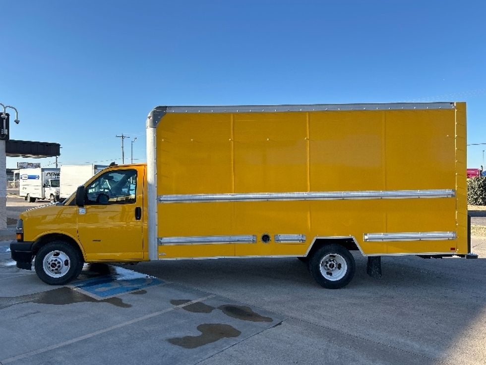 Light Duty Box Truck-Light and Medium Duty Trucks-GMC-2021-Savana G33903-Oklahoma City-OK-88,650\n\t\tmiles-$ 27,750 - Image 4