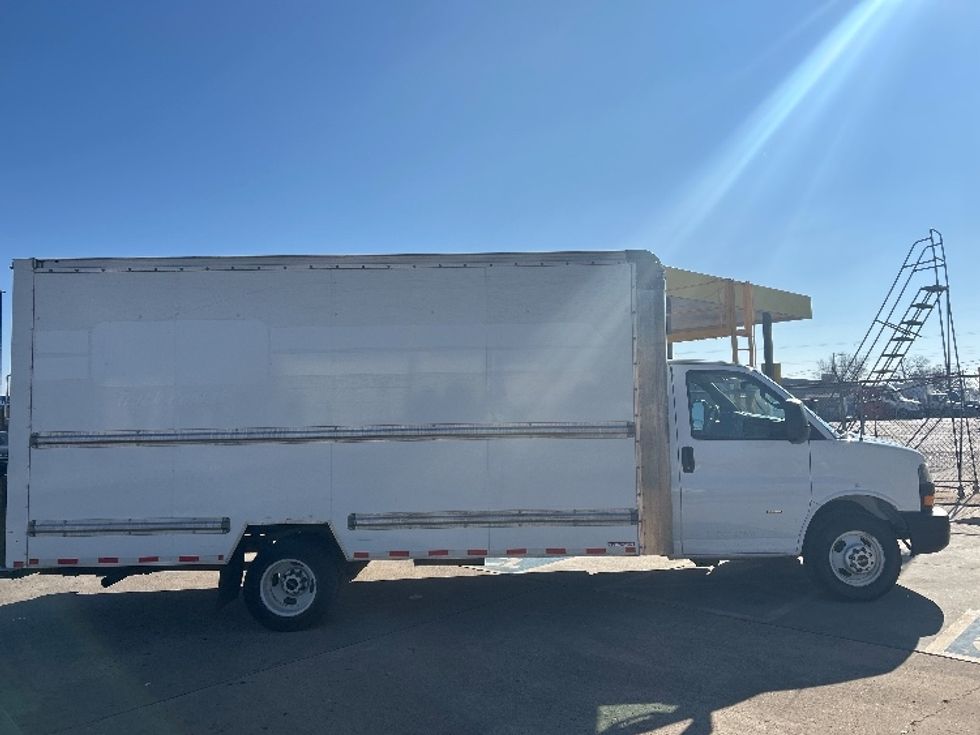 Light Duty Box Truck-Light and Medium Duty Trucks-GMC-2021-Savana G33903-Oklahoma City-OK-92,503\n\t\tmiles-$ 30,250 - Image 15