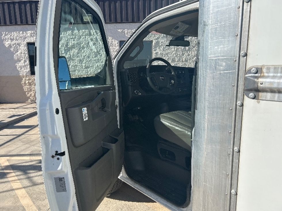 Light Duty Box Truck-Light and Medium Duty Trucks-GMC-2021-Savana G33903-Oklahoma City-OK-92,503\n\t\tmiles-$ 30,250 - Image 16