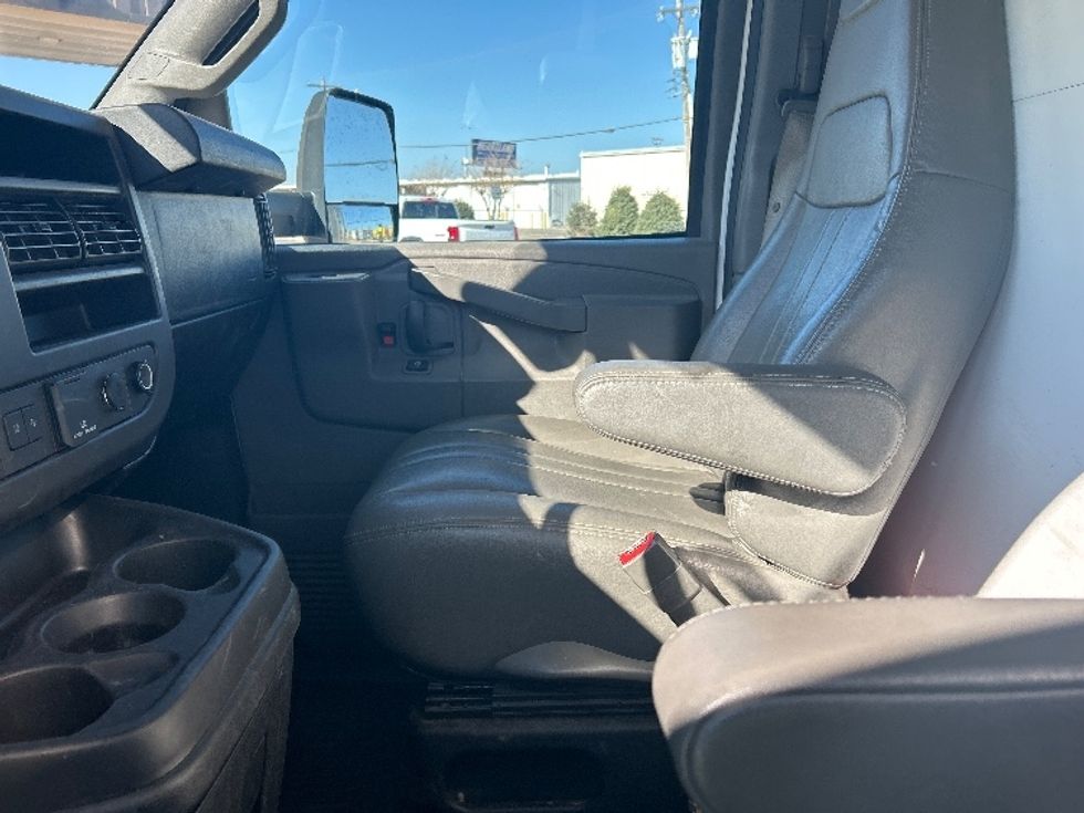 Light Duty Box Truck-Light and Medium Duty Trucks-GMC-2021-Savana G33903-Oklahoma City-OK-92,503\n\t\tmiles-$ 30,250 - Image 19
