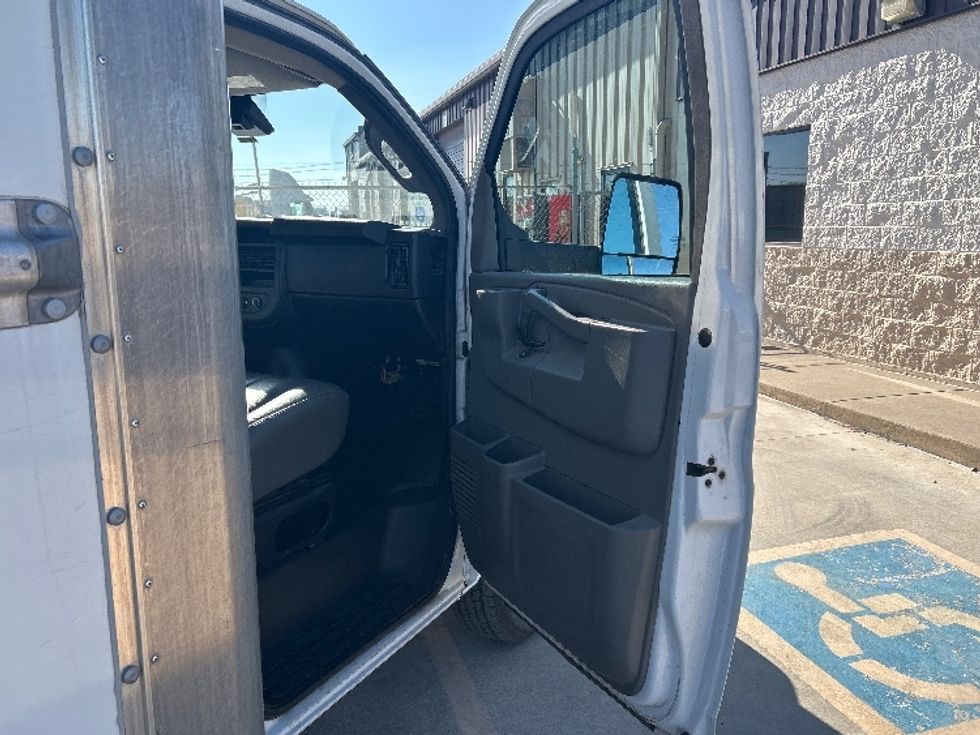 Light Duty Box Truck-Light and Medium Duty Trucks-GMC-2021-Savana G33903-Oklahoma City-OK-92,503\n\t\tmiles-$ 30,250 - Image 20