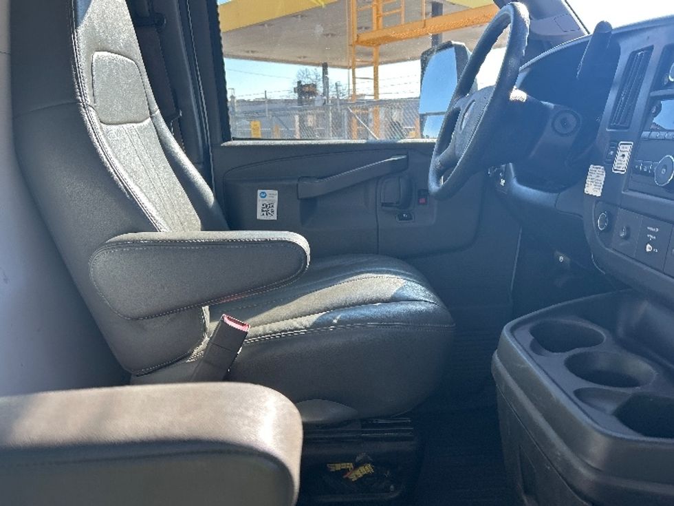 Light Duty Box Truck-Light and Medium Duty Trucks-GMC-2021-Savana G33903-Oklahoma City-OK-92,503\n\t\tmiles-$ 30,250 - Image 22