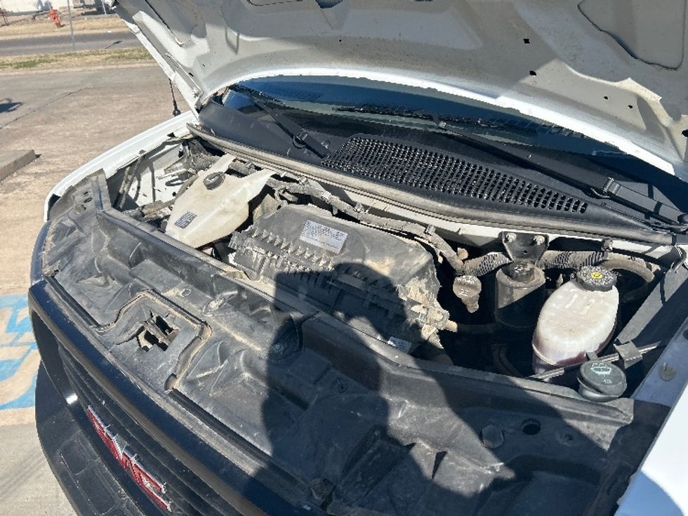 Light Duty Box Truck-Light and Medium Duty Trucks-GMC-2021-Savana G33903-Oklahoma City-OK-92,503\n\t\tmiles-$ 30,250 - Image 24