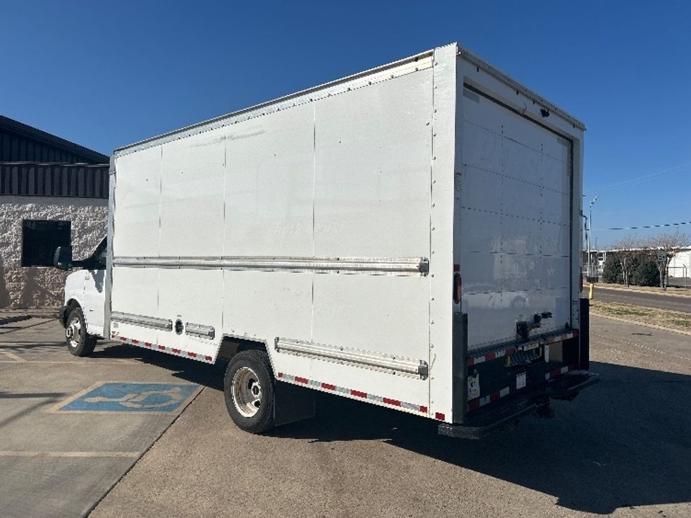 Light Duty Box Truck-Light and Medium Duty Trucks-GMC-2021-Savana G33903-Oklahoma City-OK-92,503\n\t\tmiles-$ 30,250 - Image 6