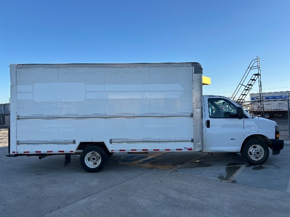 Light Duty Box Truck-Light and Medium Duty Trucks-GMC-2021-Savana G33903-Oklahoma City-OK-99,257\n\t\tmiles-$ 29,500 - Image 12