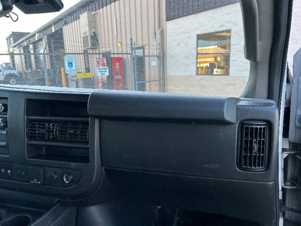 Light Duty Box Truck-Light and Medium Duty Trucks-GMC-2021-Savana G33903-Oklahoma City-OK-99,257\n\t\tmiles-$ 29,500 - Image 18