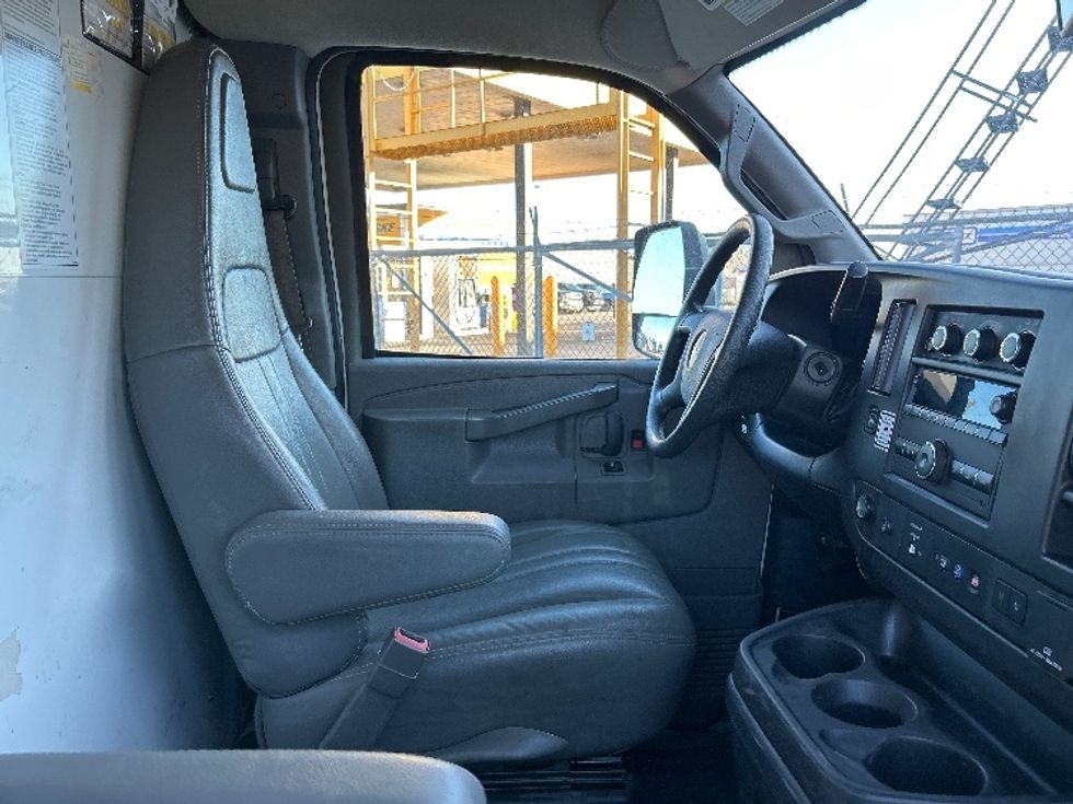 Light Duty Box Truck-Light and Medium Duty Trucks-GMC-2021-Savana G33903-Oklahoma City-OK-99,257\n\t\tmiles-$ 29,500 - Image 19