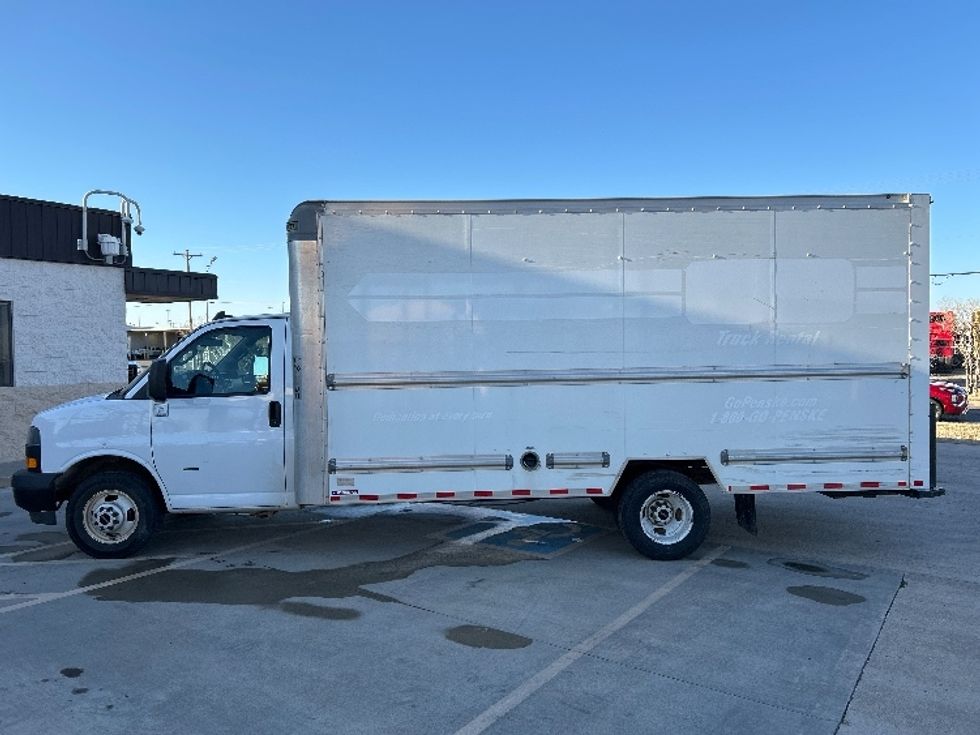 Light Duty Box Truck-Light and Medium Duty Trucks-GMC-2021-Savana G33903-Oklahoma City-OK-99,257\n\t\tmiles-$ 29,500 - Image 4