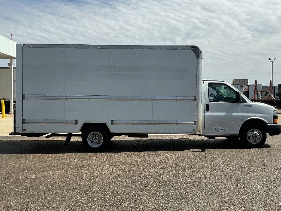 Light Duty Box Truck-Light and Medium Duty Trucks-GMC-2021-Savana G33903-Olive Branch-MS-78,753\n\t\tmiles-$ 11,000 - Image 11