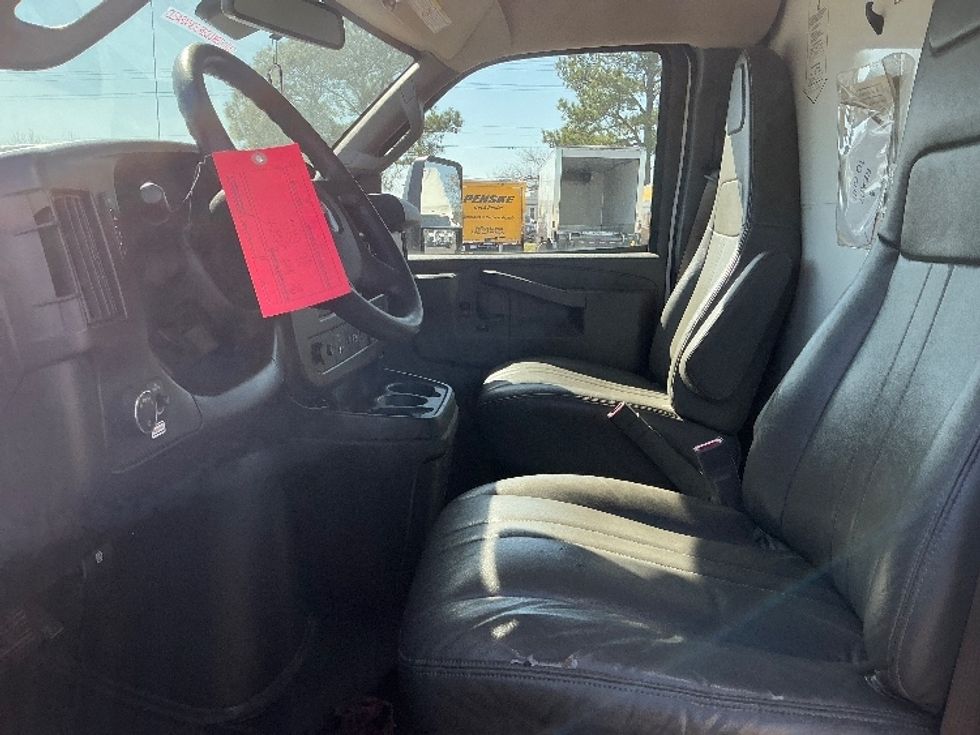 Light Duty Box Truck-Light and Medium Duty Trucks-GMC-2021-Savana G33903-Olive Branch-MS-78,753\n\t\tmiles-$ 11,000 - Image 15