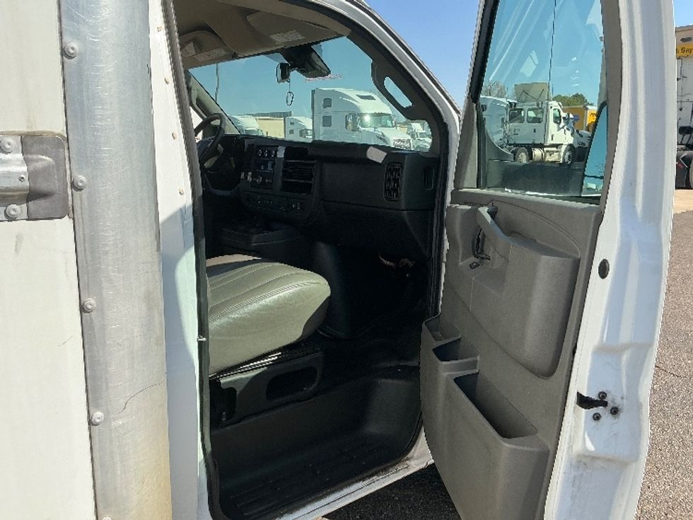 Light Duty Box Truck-Light and Medium Duty Trucks-GMC-2021-Savana G33903-Olive Branch-MS-78,753\n\t\tmiles-$ 11,000 - Image 16