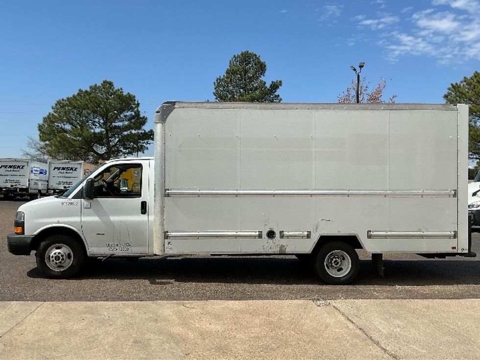 Light Duty Box Truck-Light and Medium Duty Trucks-GMC-2021-Savana G33903-Olive Branch-MS-78,753\n\t\tmiles-$ 11,000 - Image 4