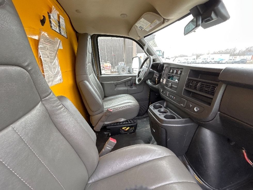 Light Duty Box Truck-Light and Medium Duty Trucks-GMC-2021-Savana G33903-Omaha-NE-108,777\n\t\tmiles-$ 25,250 - Image 21