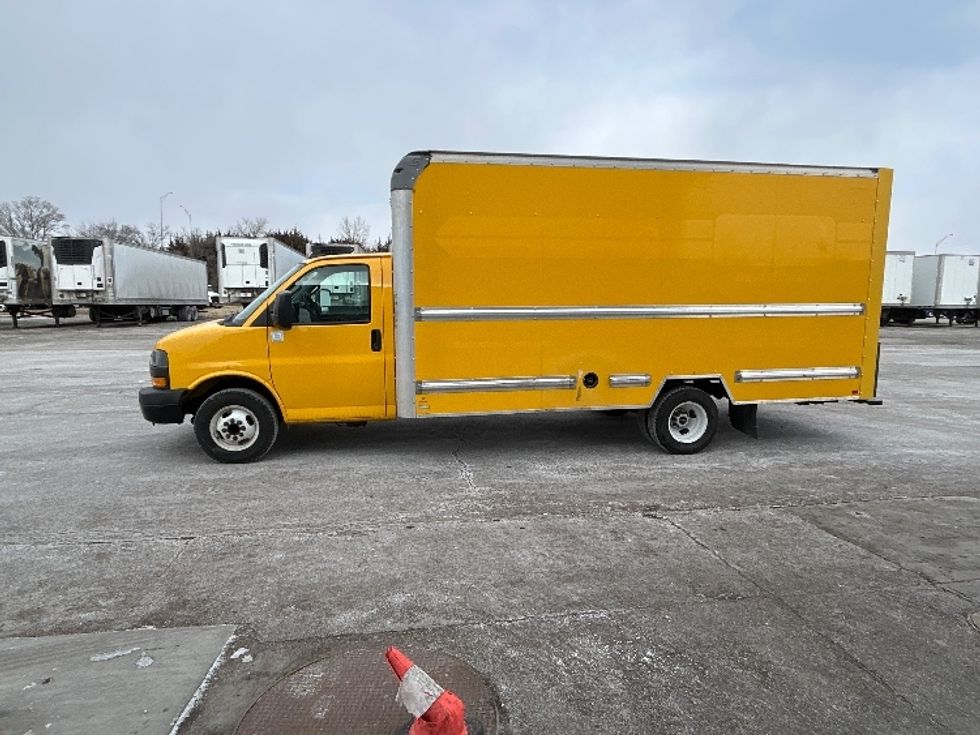 Light Duty Box Truck-Light and Medium Duty Trucks-GMC-2021-Savana G33903-Omaha-NE-108,777\n\t\tmiles-$ 25,250 - Image 4