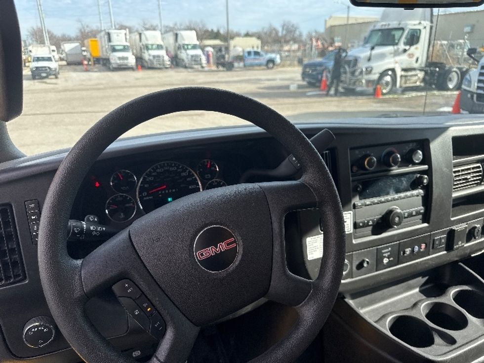 Light Duty Box Truck-Light and Medium Duty Trucks-GMC-2021-Savana G33903-Omaha-NE-122,172\n\t\tmiles-$ 23,750 - Image 18