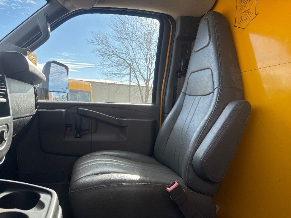 Light Duty Box Truck-Light and Medium Duty Trucks-GMC-2021-Savana G33903-Omaha-NE-122,172\n\t\tmiles-$ 23,750 - Image 19