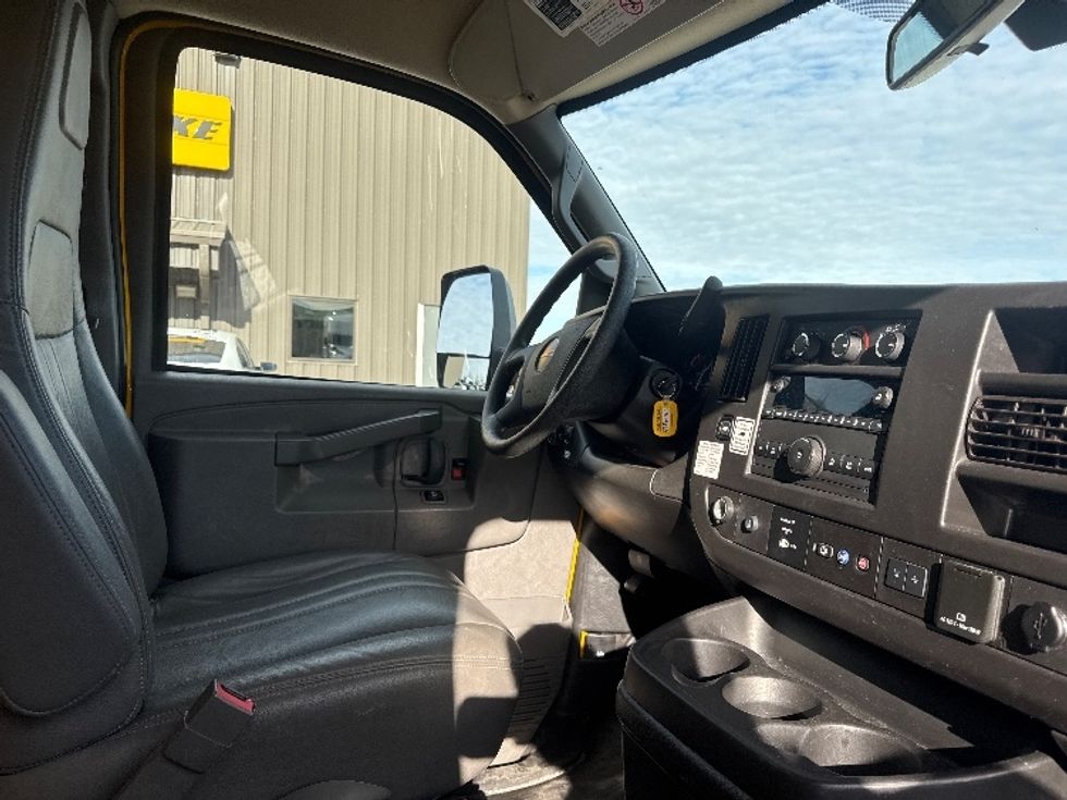 Light Duty Box Truck-Light and Medium Duty Trucks-GMC-2021-Savana G33903-Omaha-NE-122,172\n\t\tmiles-$ 23,750 - Image 22