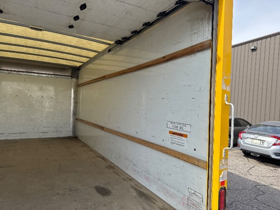 Light Duty Box Truck-Light and Medium Duty Trucks-GMC-2021-Savana G33903-Omaha-NE-124,781\n\t\tmiles-$ 27,250 - Image 12