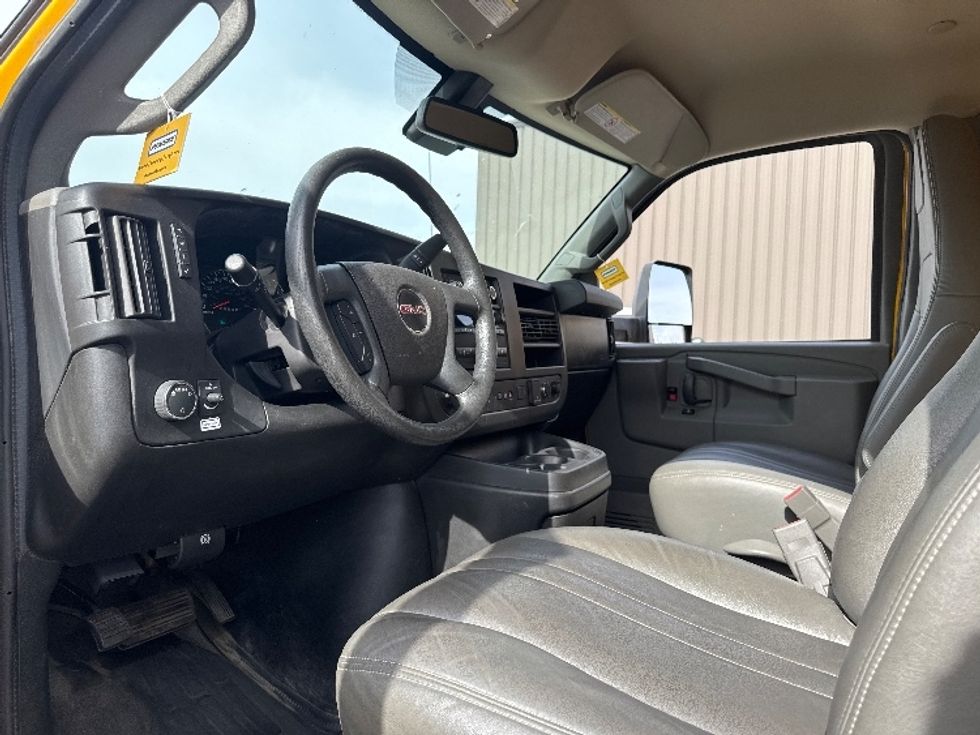 Light Duty Box Truck-Light and Medium Duty Trucks-GMC-2021-Savana G33903-Omaha-NE-124,781\n\t\tmiles-$ 27,250 - Image 16