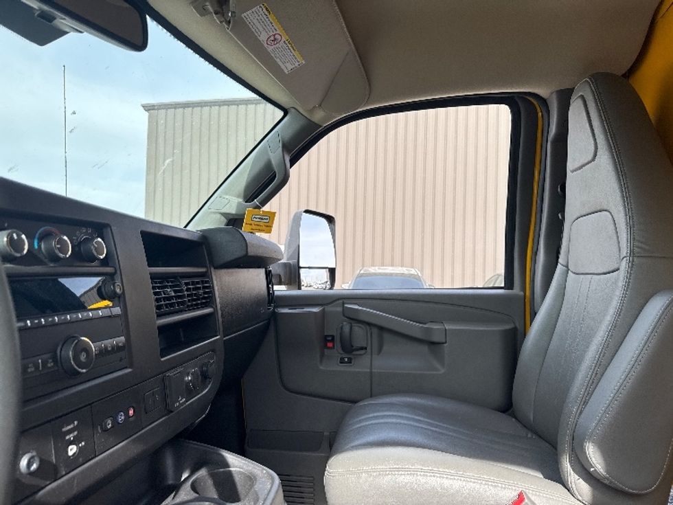 Light Duty Box Truck-Light and Medium Duty Trucks-GMC-2021-Savana G33903-Omaha-NE-124,781\n\t\tmiles-$ 27,250 - Image 19