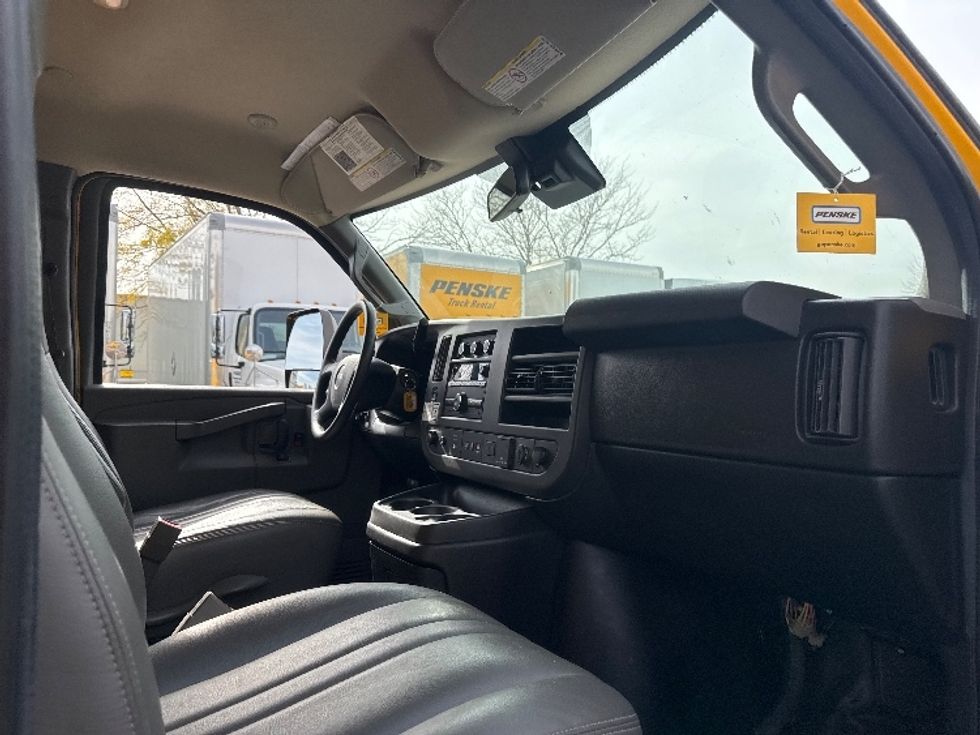 Light Duty Box Truck-Light and Medium Duty Trucks-GMC-2021-Savana G33903-Omaha-NE-124,781\n\t\tmiles-$ 27,250 - Image 20