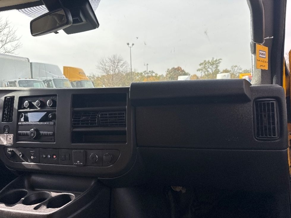 Light Duty Box Truck-Light and Medium Duty Trucks-GMC-2021-Savana G33903-Omaha-NE-124,781\n\t\tmiles-$ 27,250 - Image 21