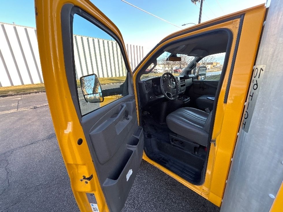 Light Duty Box Truck-Light and Medium Duty Trucks-GMC-2021-Savana G33903-Omaha-NE-88,083\n\t\tmiles-$ 27,500 - Image 16