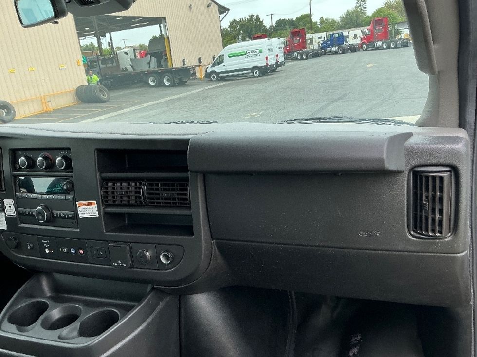 Light Duty Box Truck-Light and Medium Duty Trucks-GMC-2021-Savana G33903-Ontario-CA-74,749\n\t\tmiles-$ 33,500 - Image 21