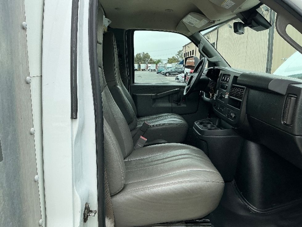 Light Duty Box Truck-Light and Medium Duty Trucks-GMC-2021-Savana G33903-Ontario-CA-74,749\n\t\tmiles-$ 33,500 - Image 22