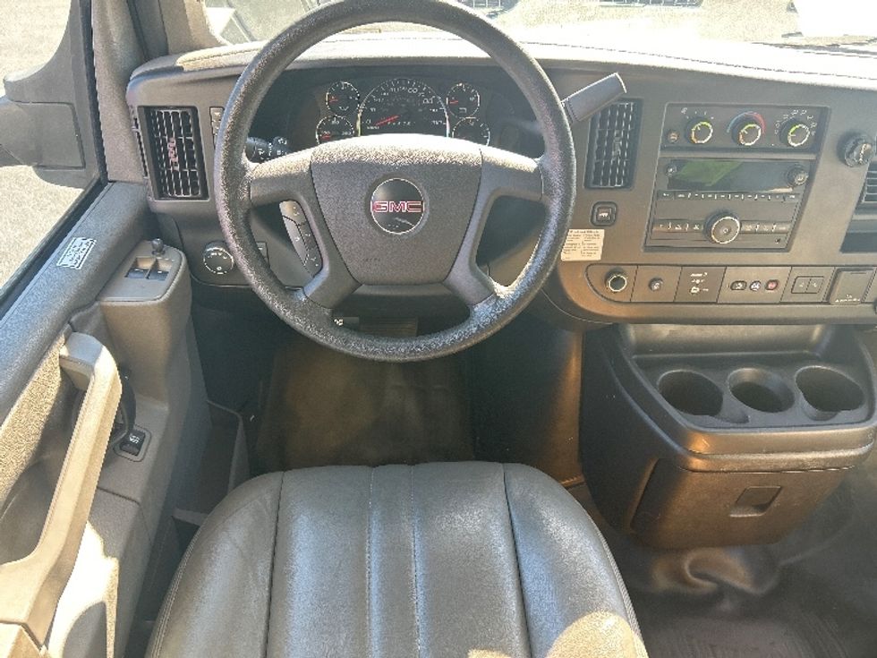 Light Duty Box Truck-Light and Medium Duty Trucks-GMC-2021-Savana G33903-Orlando-FL-113,237\n\t\tmiles-$ 23,500 - Image 18