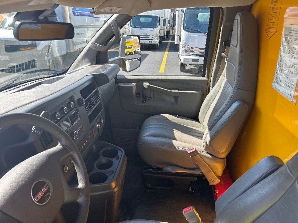 Light Duty Box Truck-Light and Medium Duty Trucks-GMC-2021-Savana G33903-Orlando-FL-113,237\n\t\tmiles-$ 23,500 - Image 19