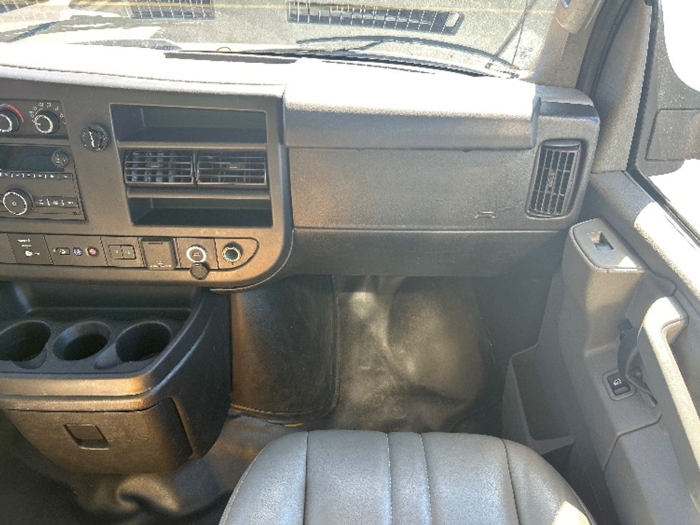 Light Duty Box Truck-Light and Medium Duty Trucks-GMC-2021-Savana G33903-Orlando-FL-113,237\n\t\tmiles-$ 23,500 - Image 21