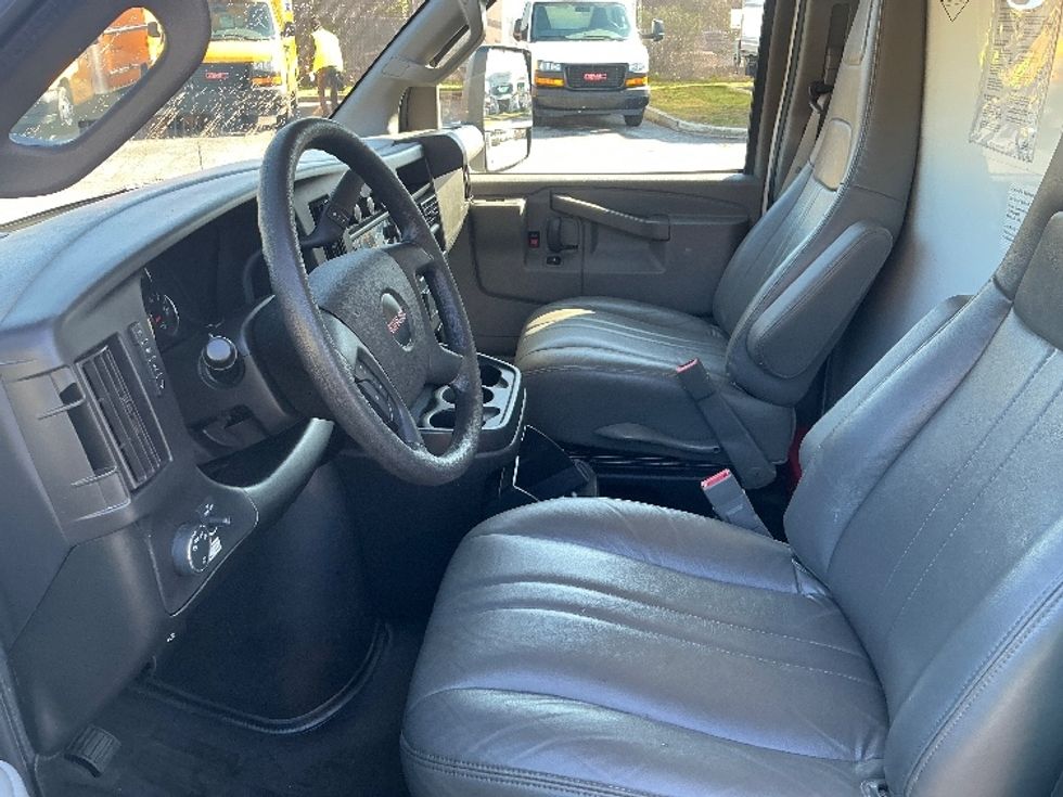 Light Duty Box Truck-Light and Medium Duty Trucks-GMC-2021-Savana G33903-Orlando-FL-114,111\n\t\tmiles-$ 29,000 - Image 19