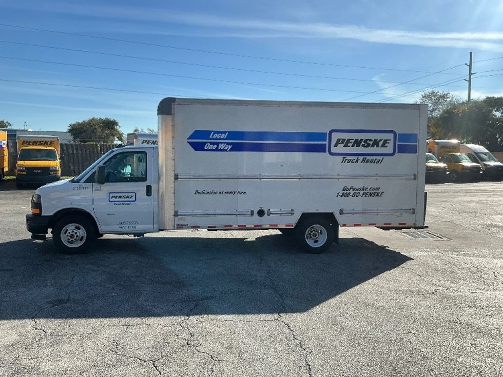 Light Duty Box Truck-Light and Medium Duty Trucks-GMC-2021-Savana G33903-Orlando-FL-114,111\n\t\tmiles-$ 29,000 - Image 4
