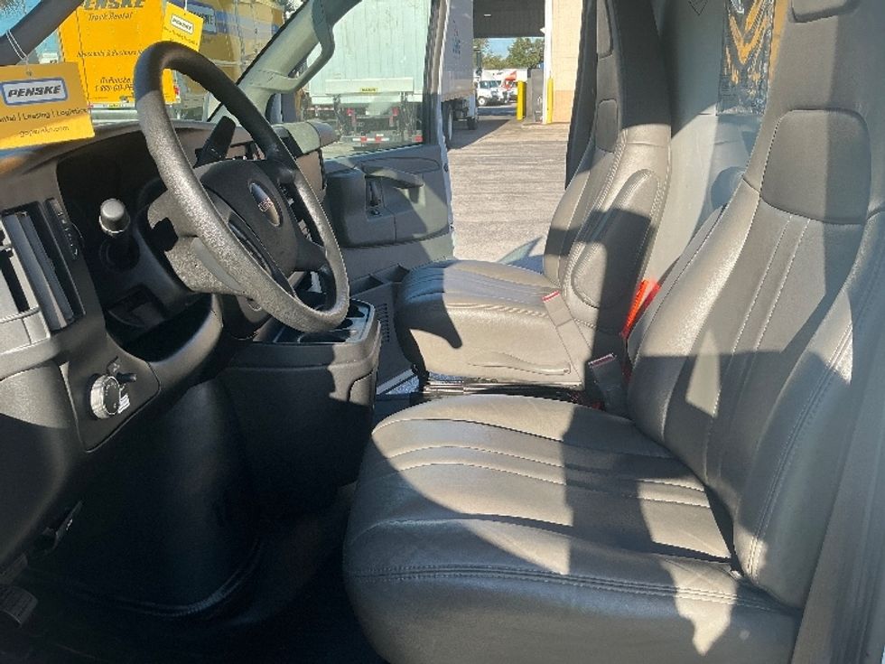 Light Duty Box Truck-Light and Medium Duty Trucks-GMC-2021-Savana G33903-Orlando-FL-116,353\n\t\tmiles-$ 27,250 - Image 16