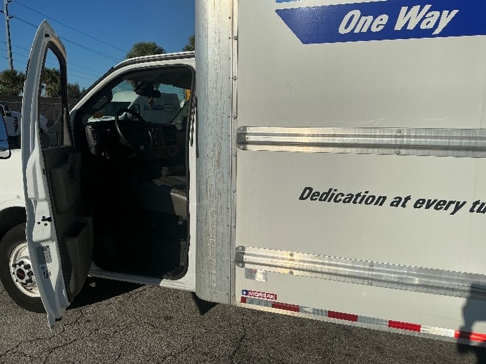 Light Duty Box Truck-Light and Medium Duty Trucks-GMC-2021-Savana G33903-Orlando-FL-116,353\n\t\tmiles-$ 27,250 - Image 17