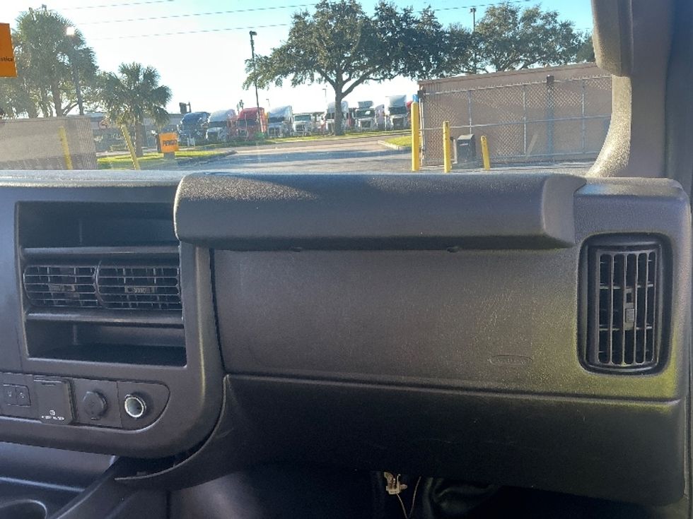 Light Duty Box Truck-Light and Medium Duty Trucks-GMC-2021-Savana G33903-Orlando-FL-116,353\n\t\tmiles-$ 27,250 - Image 21