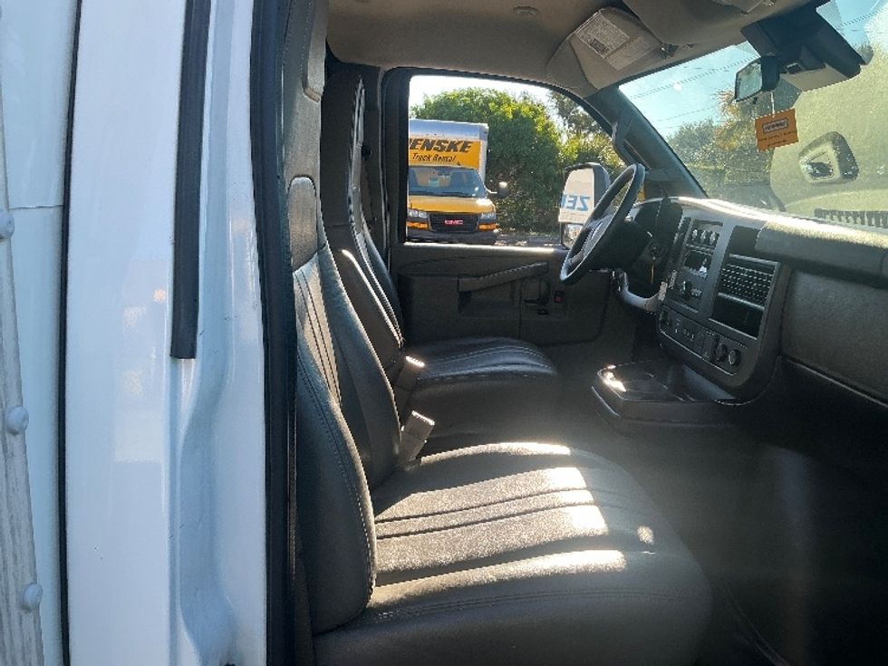 Light Duty Box Truck-Light and Medium Duty Trucks-GMC-2021-Savana G33903-Orlando-FL-116,353\n\t\tmiles-$ 27,250 - Image 22