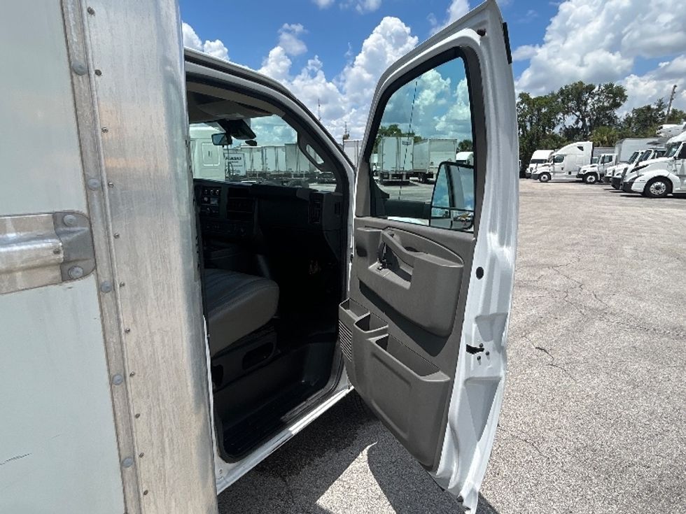 Light Duty Box Truck-Light and Medium Duty Trucks-GMC-2021-Savana G33903-Orlando-FL-66,842\n\t\tmiles-$ 34,500 - Image 17