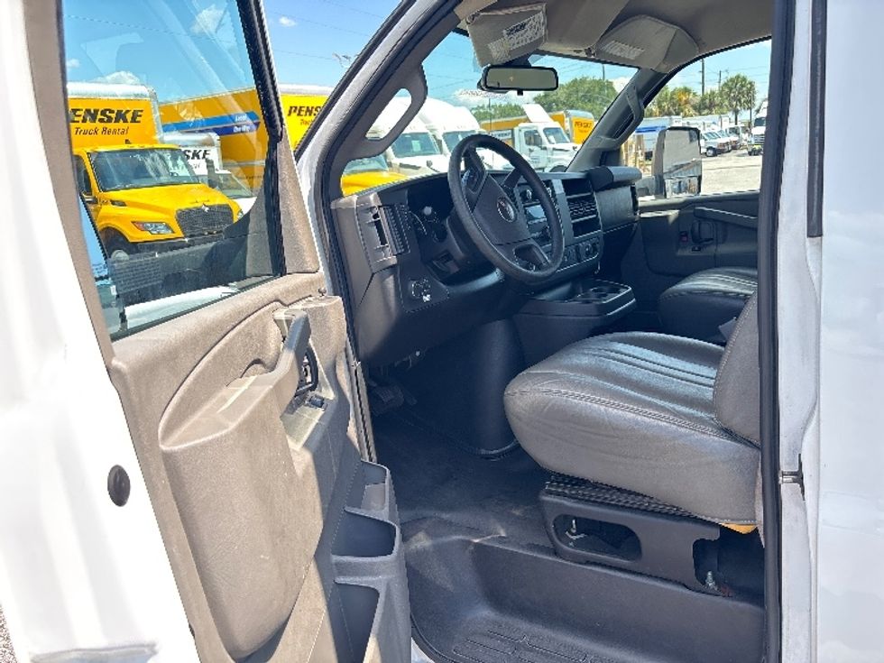 Light Duty Box Truck-Light and Medium Duty Trucks-GMC-2021-Savana G33903-Orlando-FL-79,396\n\t\tmiles-$ 28,750 - Image 16