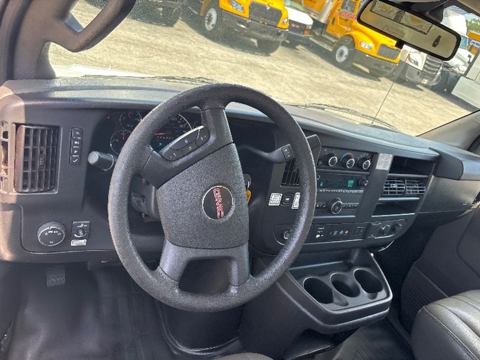 Light Duty Box Truck-Light and Medium Duty Trucks-GMC-2021-Savana G33903-Orlando-FL-79,396\n\t\tmiles-$ 28,750 - Image 17