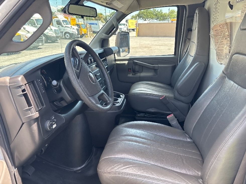 Light Duty Box Truck-Light and Medium Duty Trucks-GMC-2021-Savana G33903-Orlando-FL-79,396\n\t\tmiles-$ 28,750 - Image 19