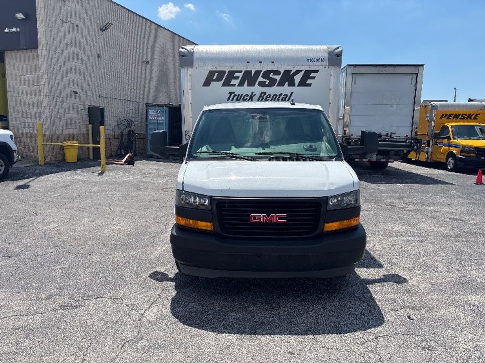 Light Duty Box Truck-Light and Medium Duty Trucks-GMC-2021-Savana G33903-Orlando-FL-79,396\n\t\tmiles-$ 28,750 - Image 2