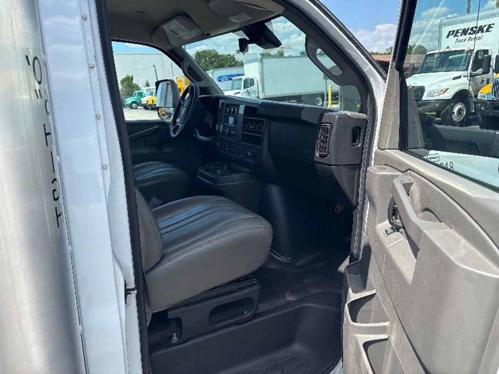 Light Duty Box Truck-Light and Medium Duty Trucks-GMC-2021-Savana G33903-Orlando-FL-79,396\n\t\tmiles-$ 28,750 - Image 20