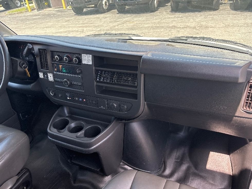 Light Duty Box Truck-Light and Medium Duty Trucks-GMC-2021-Savana G33903-Orlando-FL-79,396\n\t\tmiles-$ 28,750 - Image 21