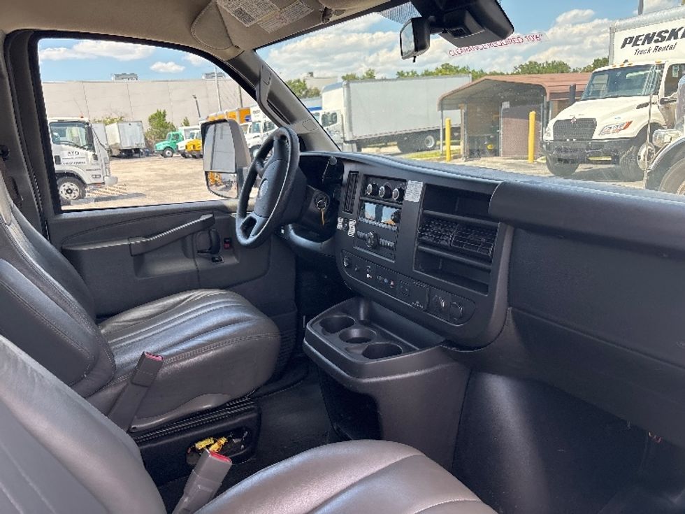 Light Duty Box Truck-Light and Medium Duty Trucks-GMC-2021-Savana G33903-Orlando-FL-79,396\n\t\tmiles-$ 28,750 - Image 22