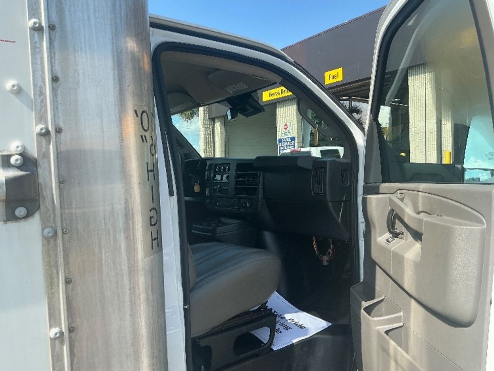 Light Duty Box Truck-Light and Medium Duty Trucks-GMC-2021-Savana G33903-Orlando-FL-95,543\n\t\tmiles-$ 31,250 - Image 20